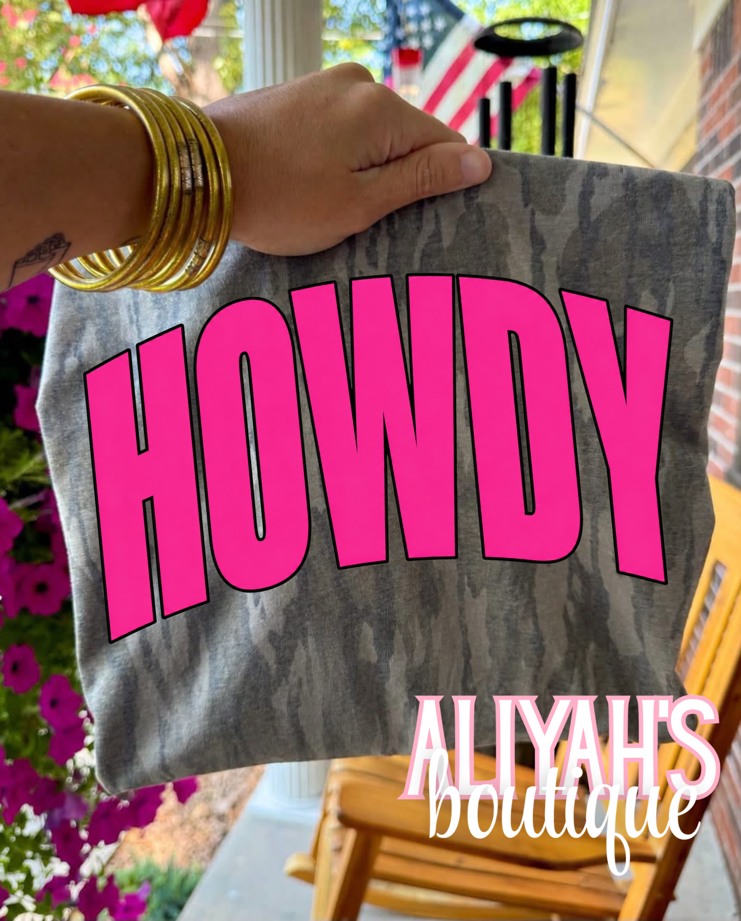 Howdy Bottomland tee